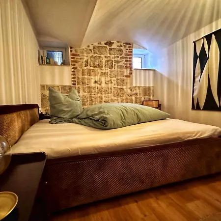 Roesch Apartment
